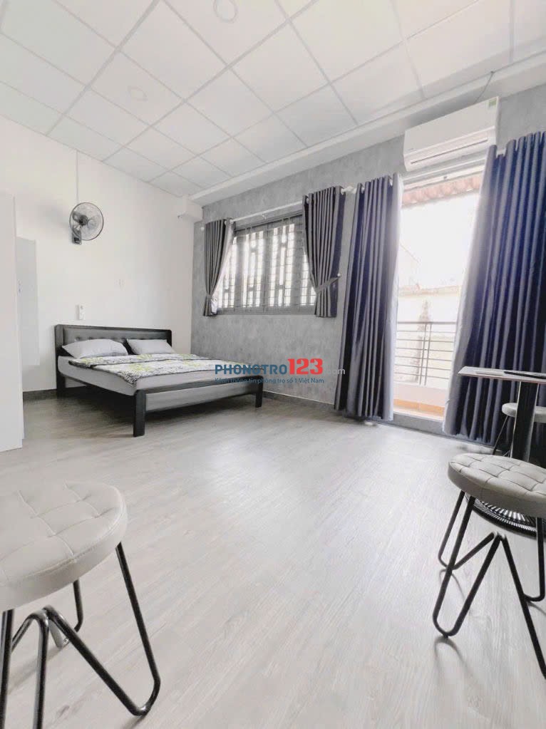 Phòng trọ giá rẻ ban công gần ĐH Huflit Q10 đầy đủ nội thất gần công viên Lê Thị Riêng