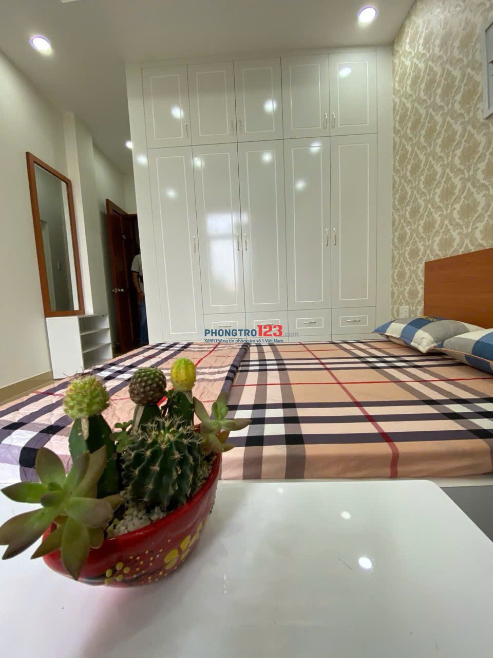 Phòng Trọ Full Nội Thất + Ban Công Tại Ung Văn Khiêm, Bình Thạnh Gần Hutech, Ngoại Thương, UEF, GTVT