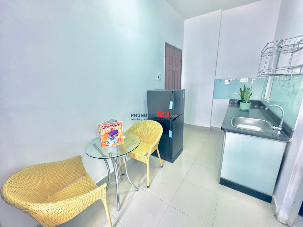 Phòng trọ cho thuê giá rẻ ĐH UEH Q10 đầy đủ nội thất cửa sổ thoáng mát