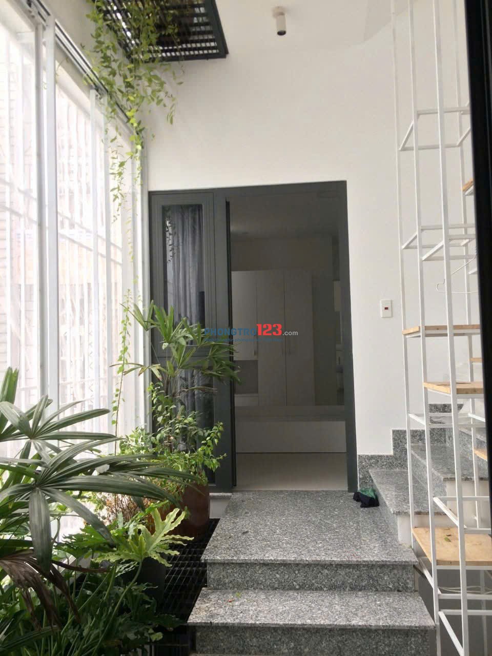 Cho thuê phòng studio đầy đủ nội thất, sáng, mát, gần ngã 4 Hàng Xanh