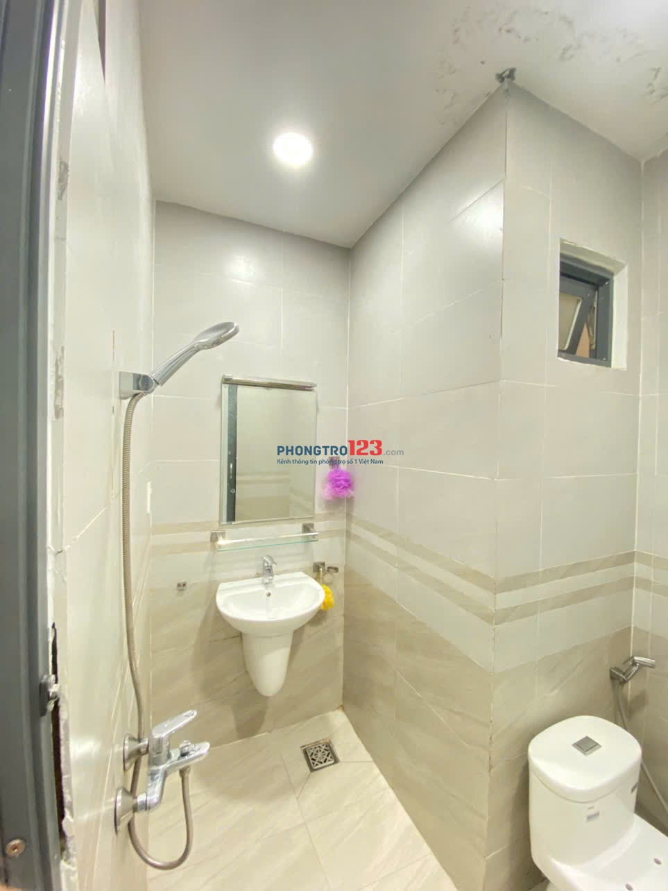 KTX Happy House, giá cho thuê từ 1tr4. Địa chỉ tại đường Nguyễn Tri Phương, P6, Quận 5
