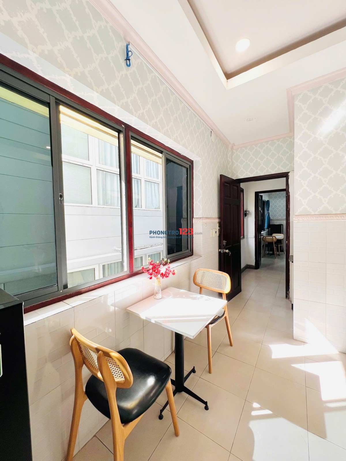 Cho thuê phòng cửa sổ lớn siêu thoáng, tách bếp - Bình Thạnh, gần Văn Lang, chợ Bà Chiểu