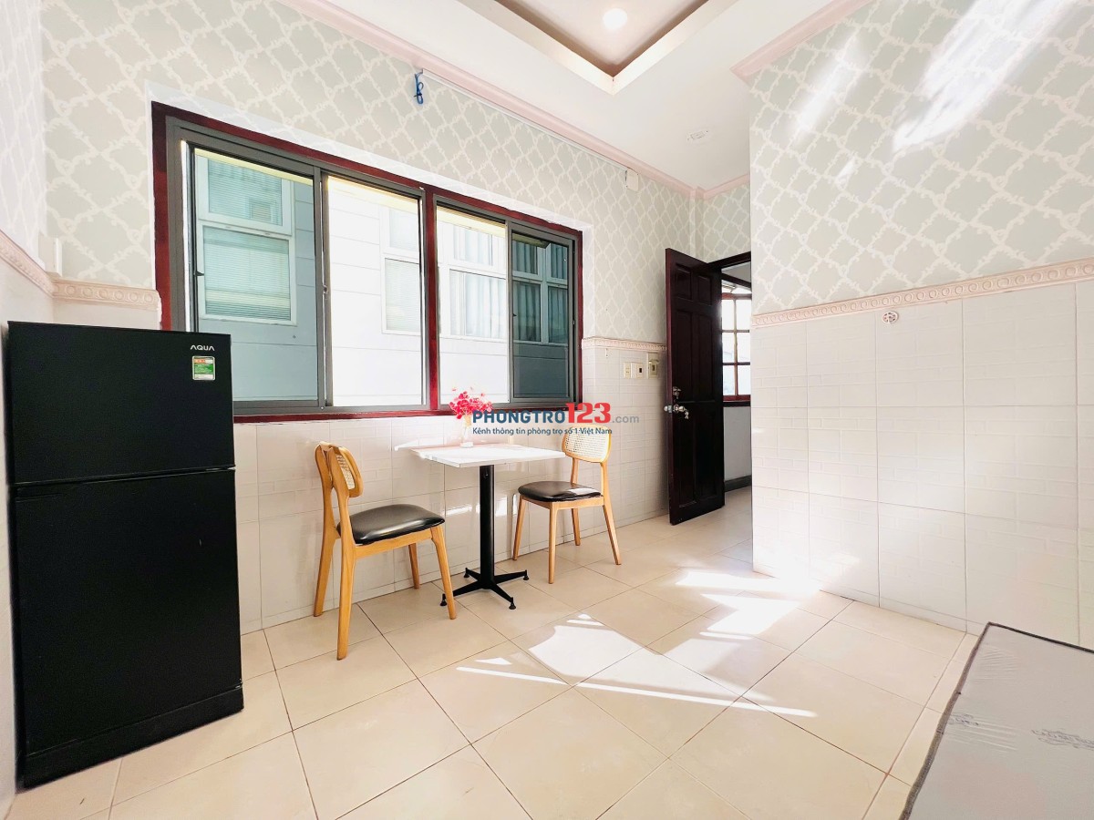 Cho thuê phòng cửa sổ lớn siêu thoáng, tách bếp - Bình Thạnh, gần Văn Lang, chợ Bà Chiểu