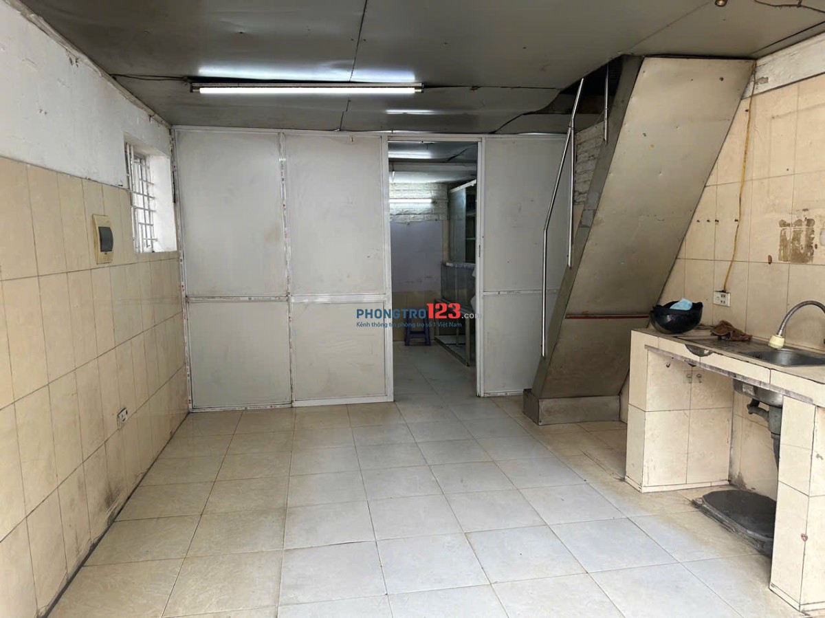 Cho thuê nhà nguyên căn 30m2 mặt đường lĩnh nam có thể kinh doanh .
