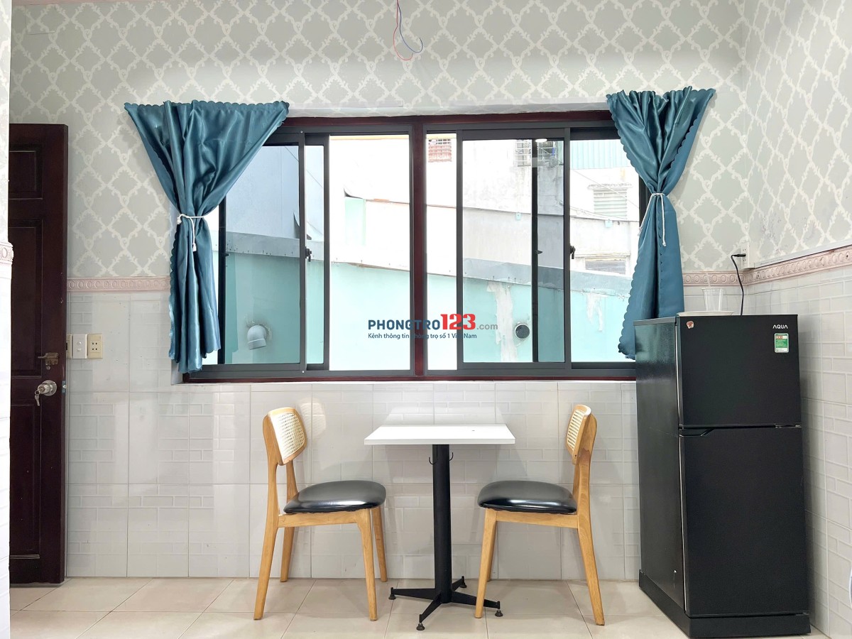 Cho thuê phòng cửa sổ lớn siêu thoáng, tách bếp - Bình Thạnh, gần Văn Lang, chợ Bà Chiểu