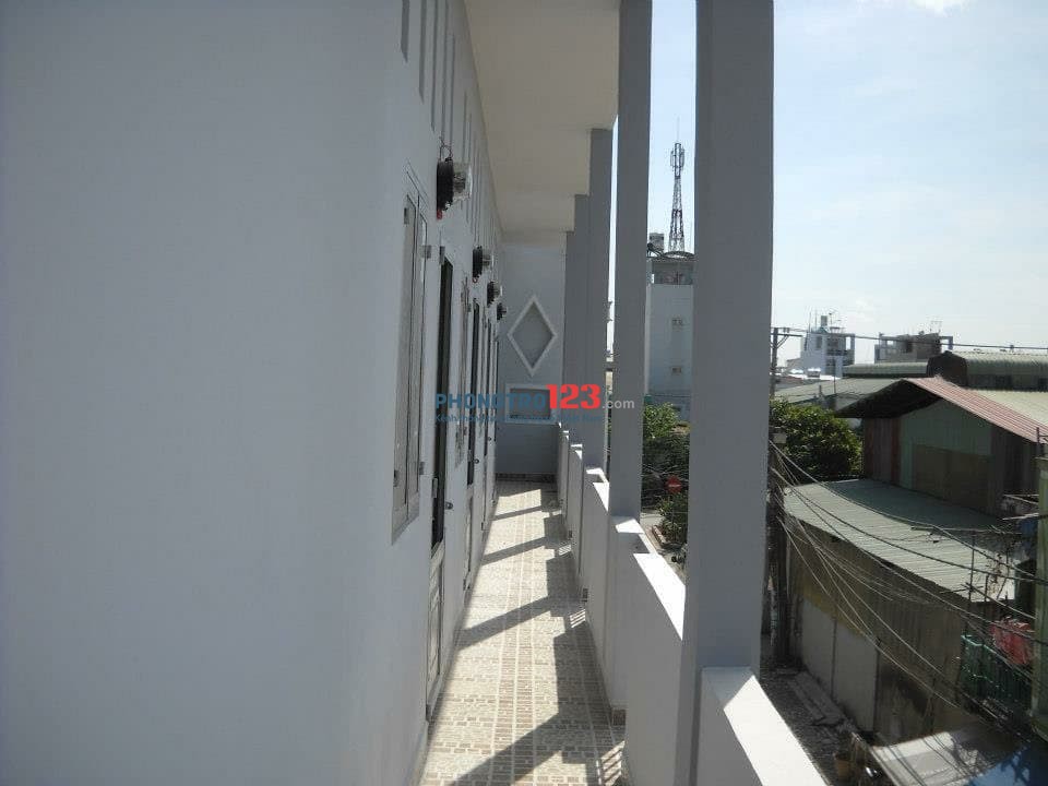 Nhà trọ sạch sẽ thoáng mát có ban công và cửa sổ