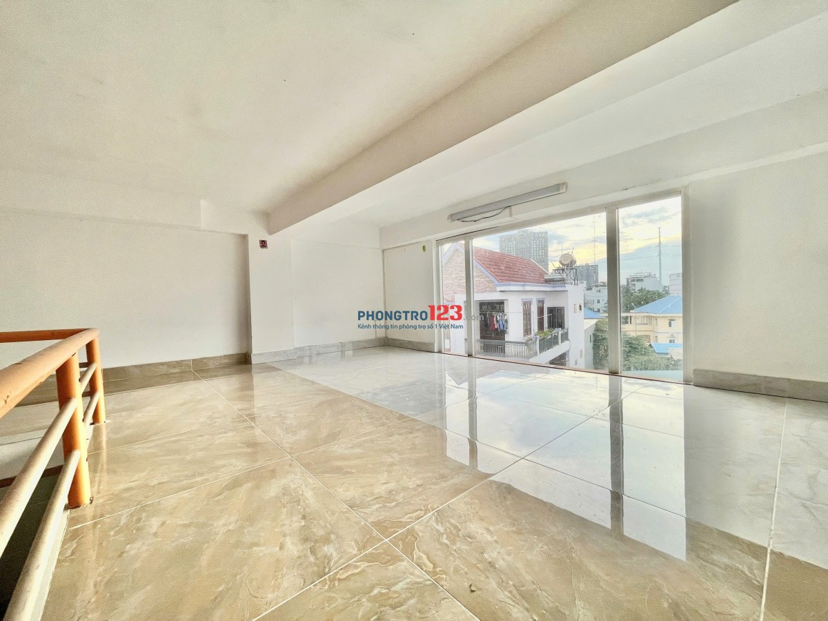 Trống 1 phòng gác cao. Full nội thất rộng 30m2 ở 3-4 người Cửa sổ thoáng gần UBND Quận 2