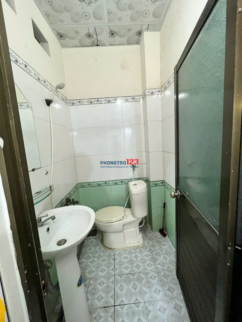 Cần cho thuê phòng gác cao, Gần Ngã Tư Tố Ký 3tr có máy lạnh