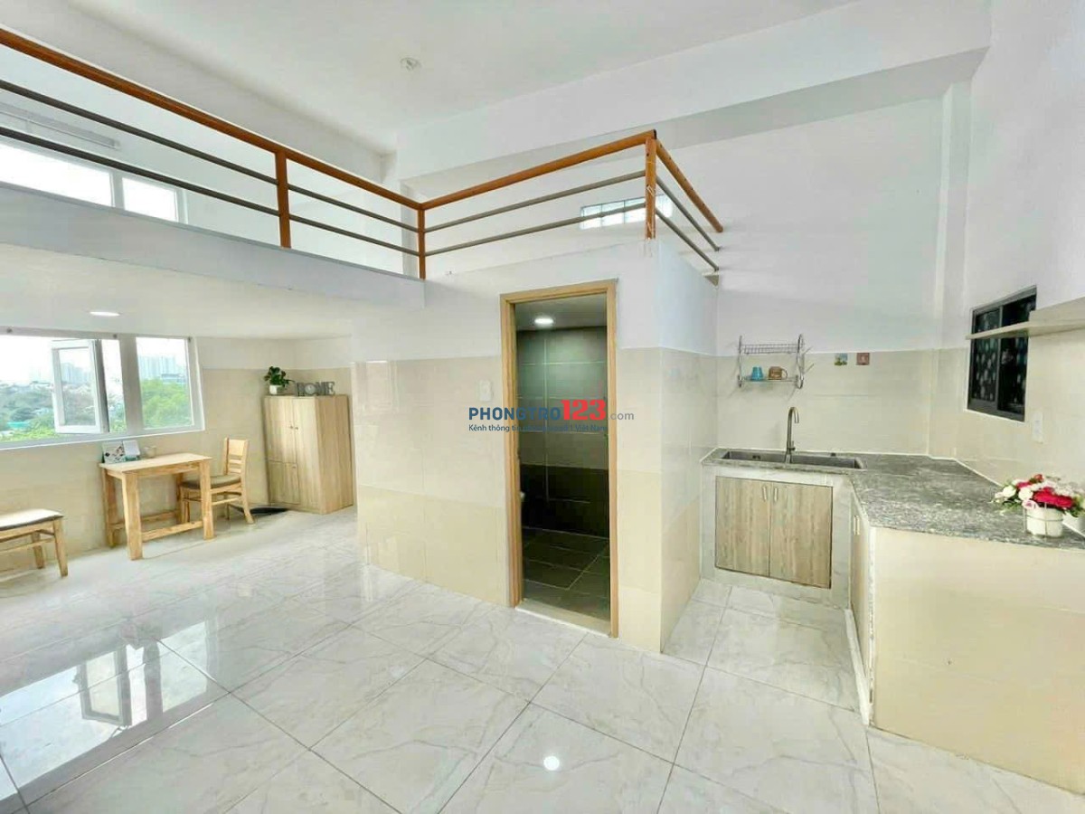 Trống 1 phòng gác cao. Full nội thất rộng 30m2 ở 3-4 người Cửa sổ thoáng gần UBND Quận 2