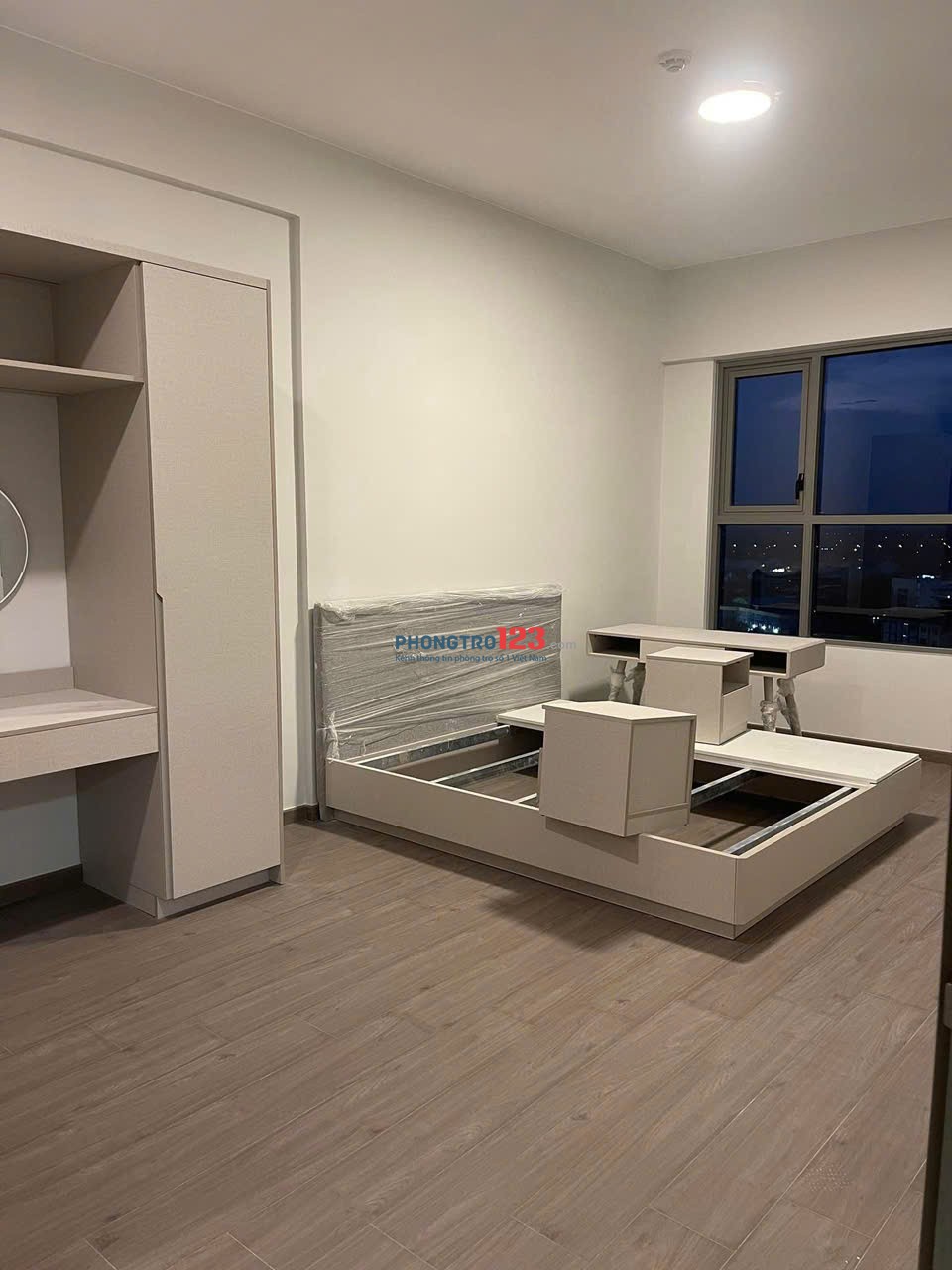CHung cư Satra Eximland, Phan Đăng Lưu, PN: 93m2, 2p ngủ, 18tr/th