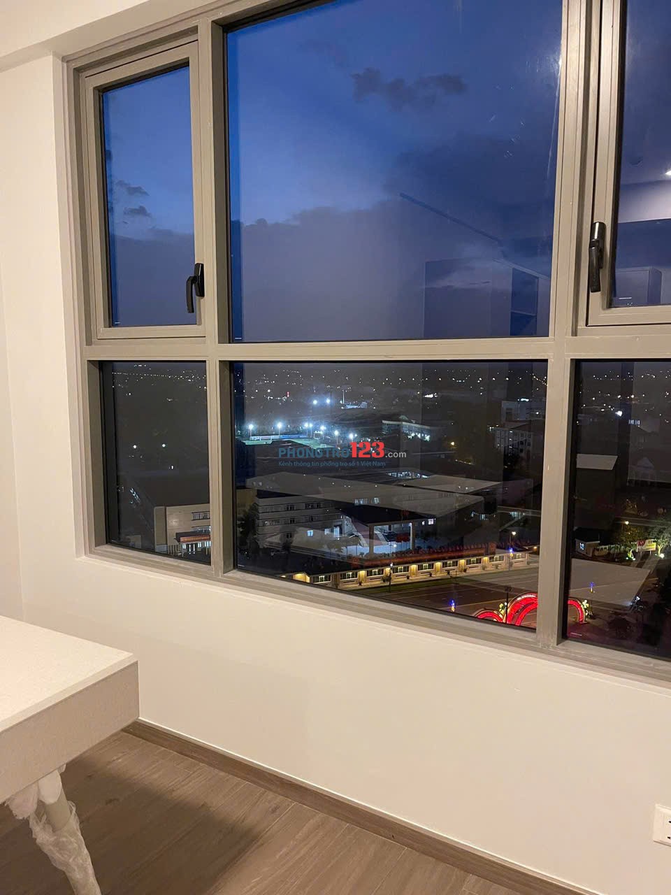 CHung cư Satra Eximland, Phan Đăng Lưu, PN: 93m2, 2p ngủ, 18tr/th