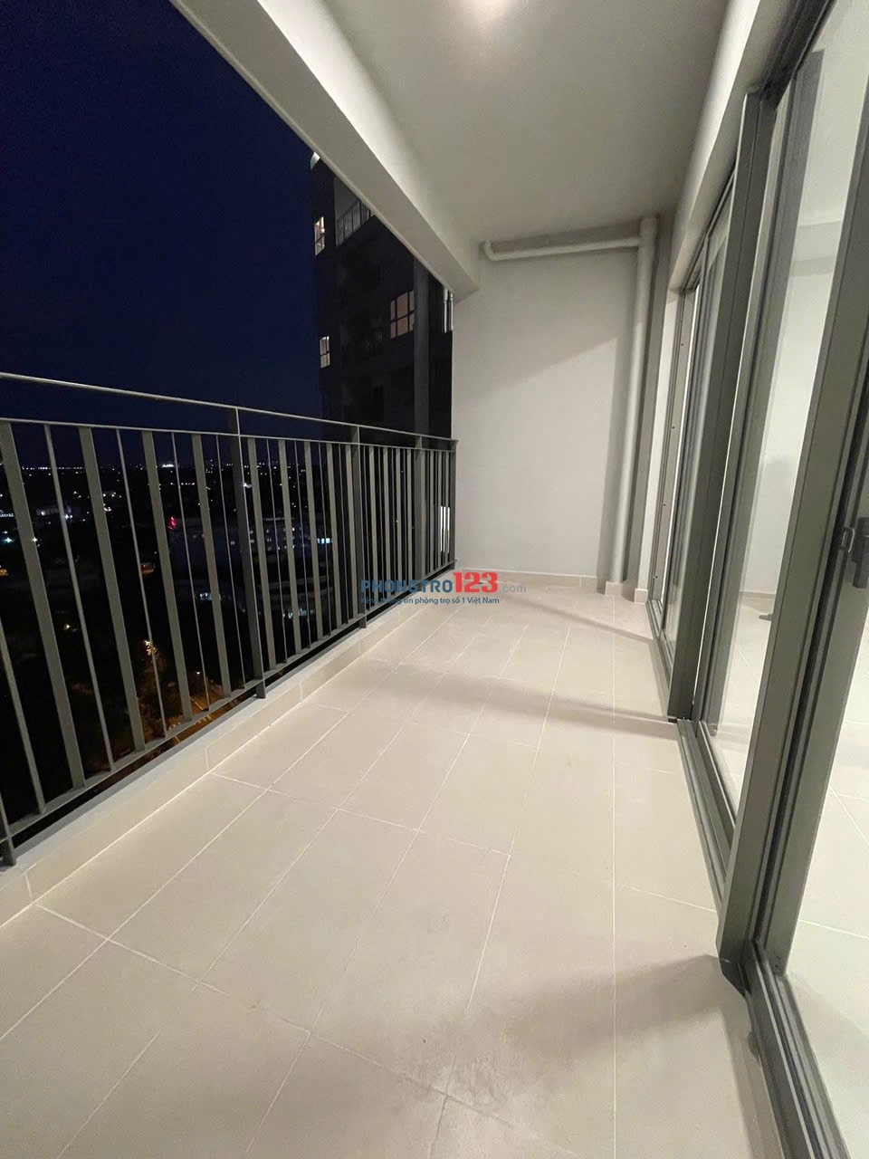 CHung cư Satra Eximland, Phan Đăng Lưu, PN: 93m2, 2p ngủ, 18tr/th