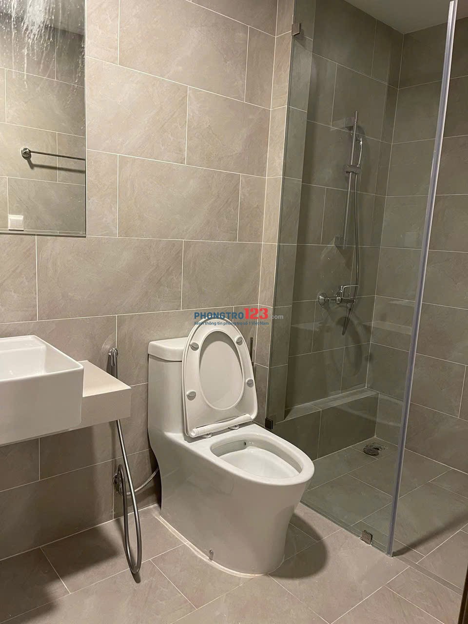 CHung cư Satra Eximland, Phan Đăng Lưu, PN: 93m2, 2p ngủ, 18tr/th