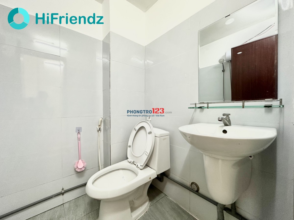 Phòng trọ giá rẻ cho thuê gần ĐH UEF Q3 phòng cửa sổ, ban công thoáng mát