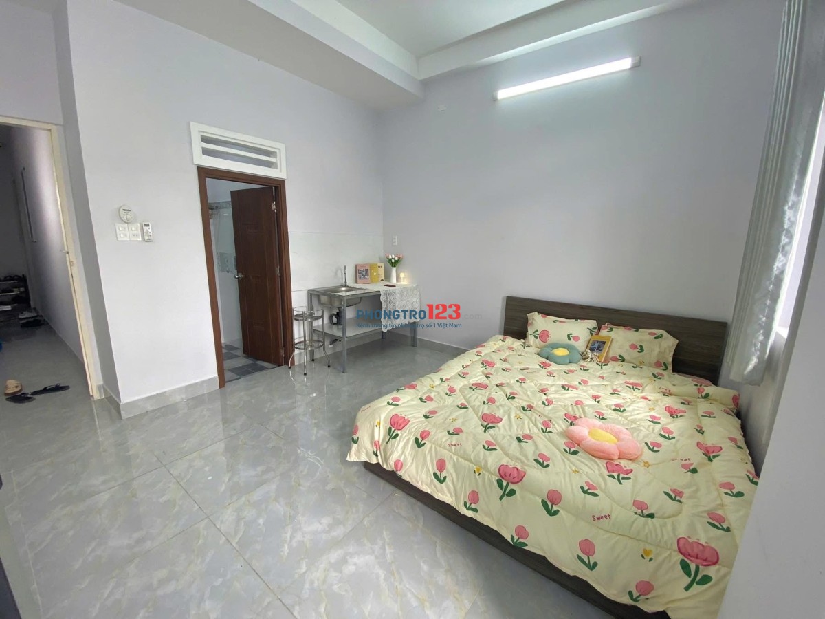 STUDIO FULL NỘI THẤT BAN CÔNG RIÊNG NGAY GẦN ÂU CƠ TIỆN DI CHUYỂN HUIT, VHU