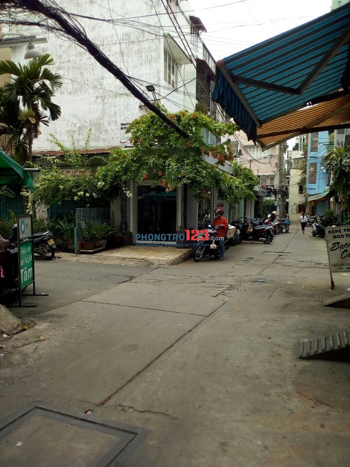 PHÒNG MÁY LẠNH SẠCH SẼ MÁT MẺ NGAY LÝ CHÍNH THẮNG