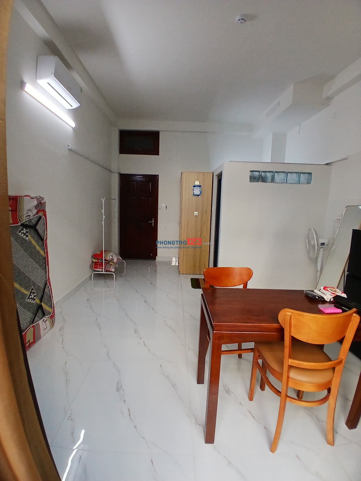 Em cần pass lại phòng trọ cuối tháng, có giảm cọc ạ
