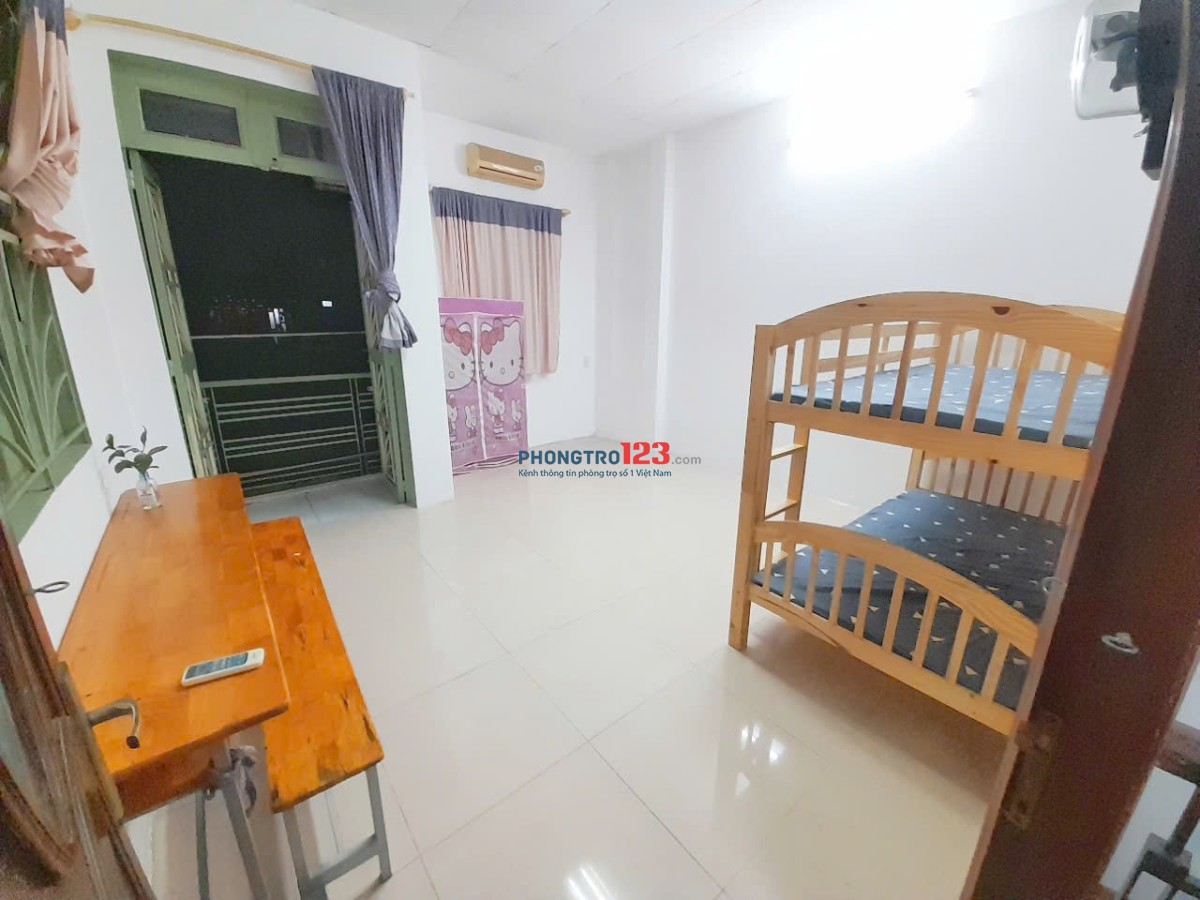 PHÒNG TRỌ GIÁ RẺ TÂN PHÚ GẦN CÁC TRƯỜNG ĐH/CĐ CÓ BAN CÔMG THOÁNG MÁT, FULL NỘI THẤT
