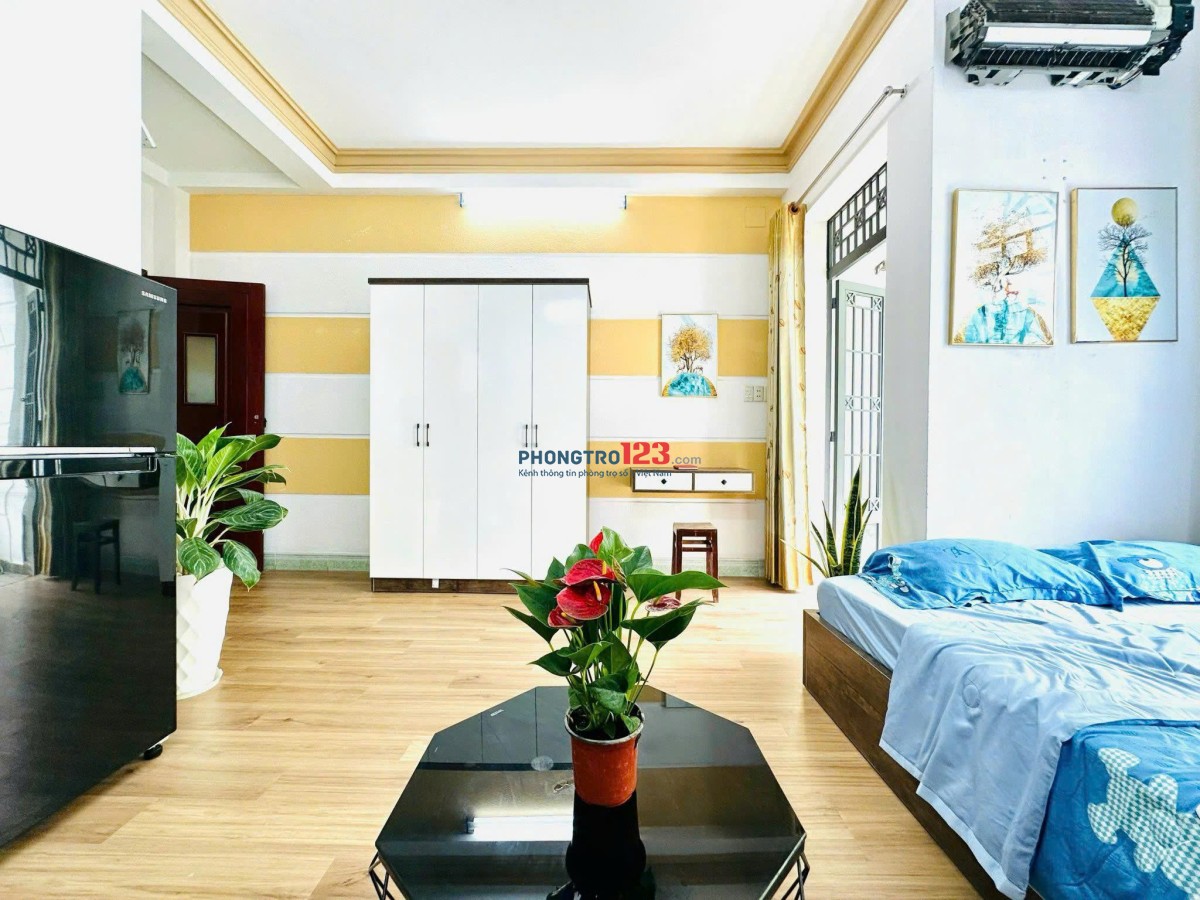 Phòng trọ ban công full nội thất, tại Thích Quảng Đức, gần Phan Đăng Lưu, Bình Thạnh.