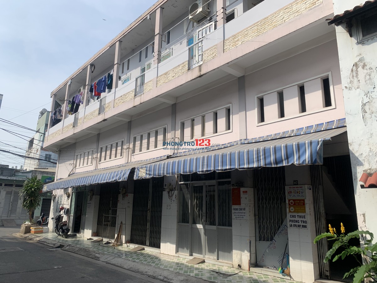 Nhà trọ sạch sẽ thoáng mát có ban công và cửa sổ