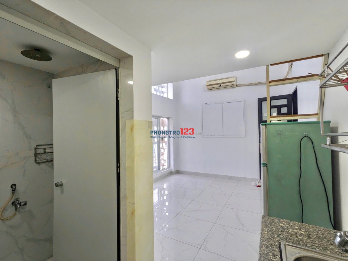 Phòng trọ 35m2 siu rộng Full nội thất - thang máy - Free 4 xe Ngay văn lang 3 sát chân cầu Bình Lợi
