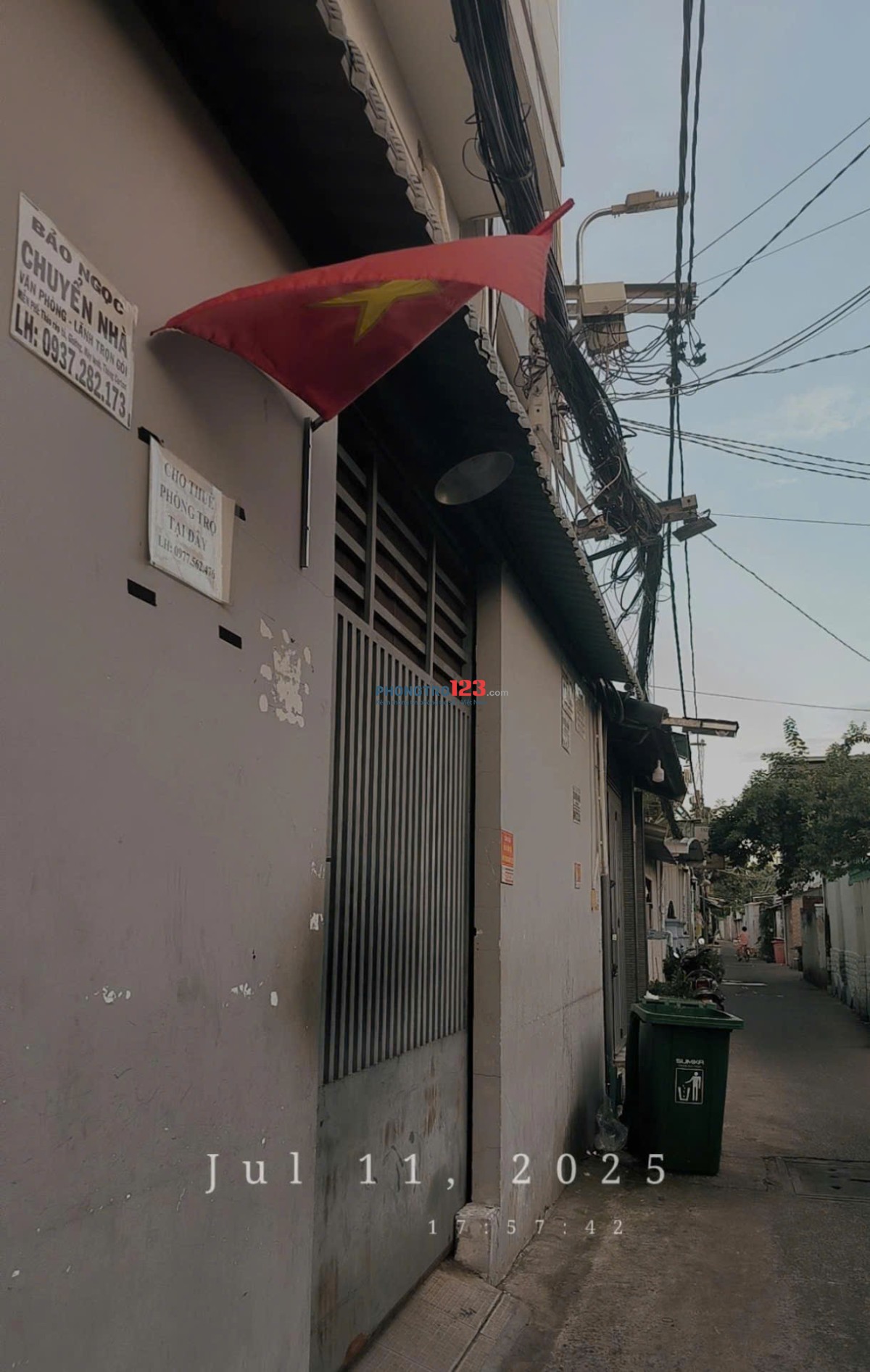 Phòng ban công chung - cửa sổ lớn thoáng mát - sát UFM sát Q.4