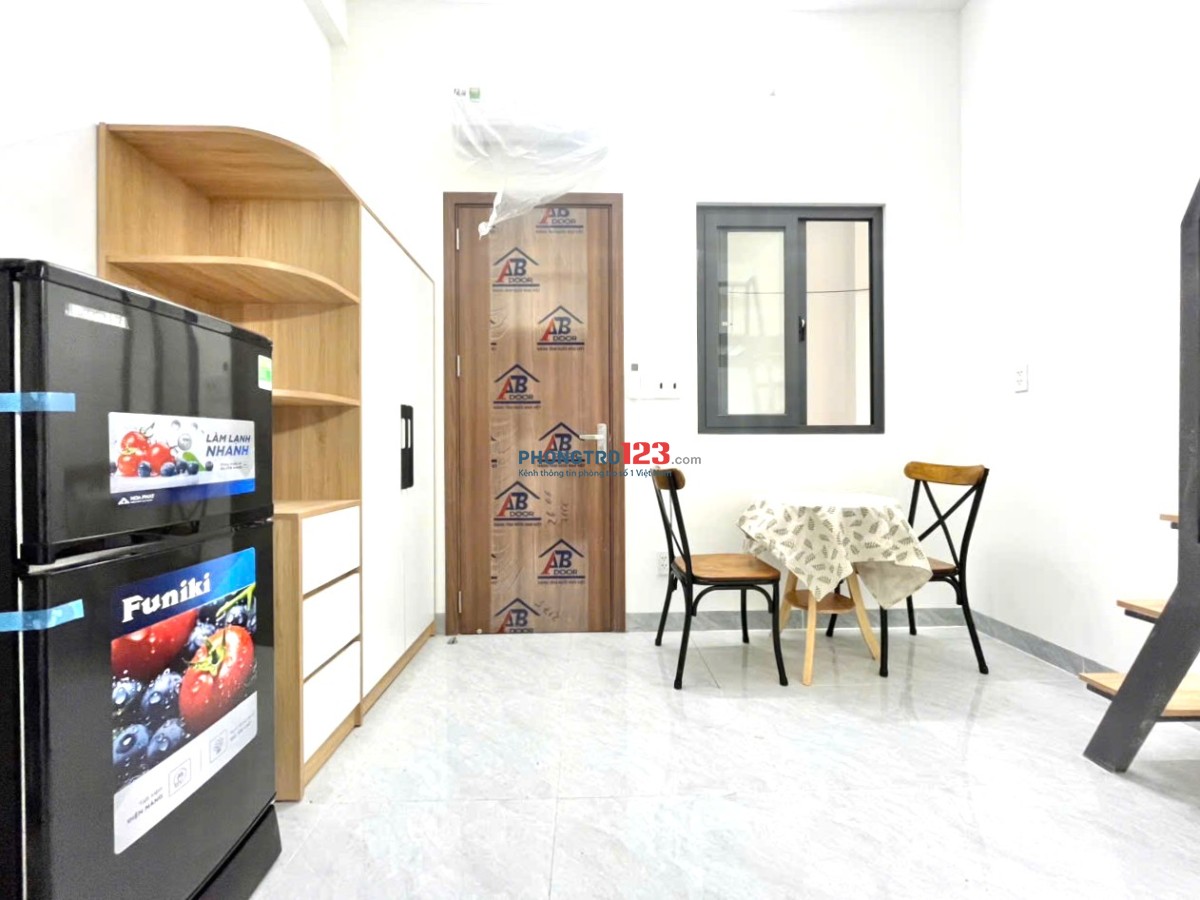 Mới khai trương Ban công Cửa sổ Có gác đa dạng nhu cầu