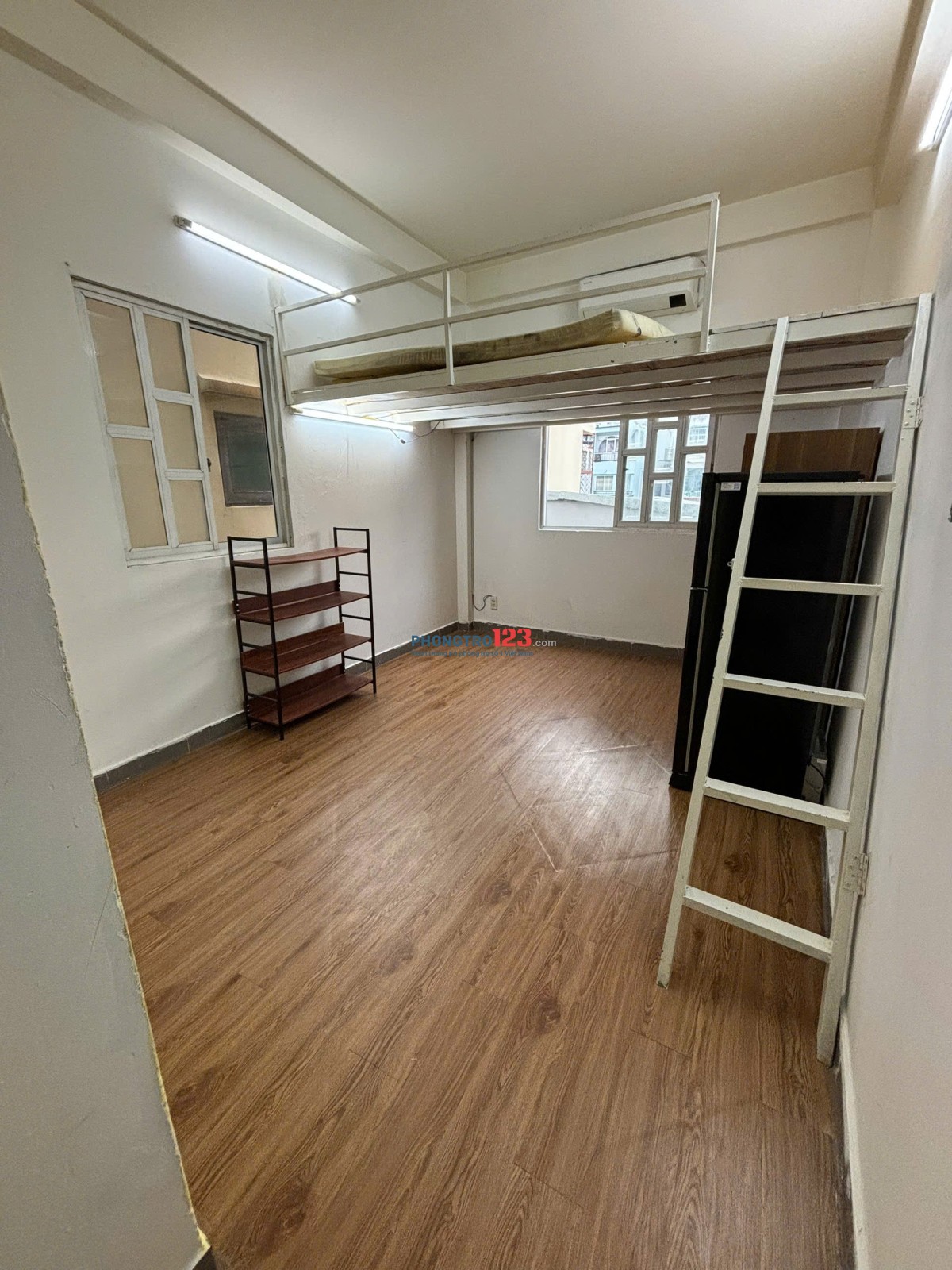 Phòng trọ giá rẻ gần ĐH Bách Khoa Q10 có gác đầy đủ nội thất