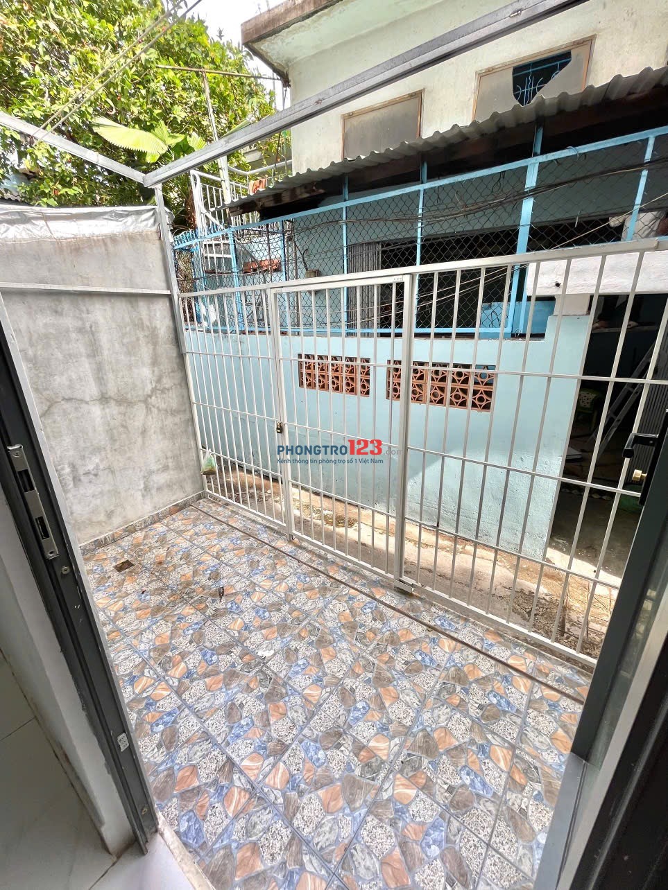 CHO THUÊ PHÒNG TRỌ QUẬN 10 CÓ BAN CÔNG THOÁNG, ĐẦY ĐỦ NỘI THẤT, GẦN ĐẠI HỌC HUFLIT