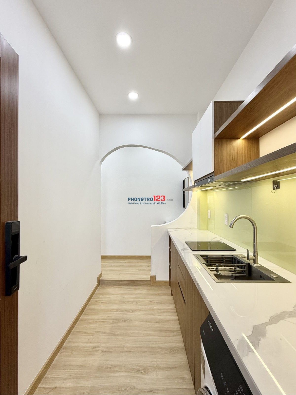 Cho thuê căn hộ 2PN full nội thất – Ban công thoáng – Bến Vân Đồn, Q.4