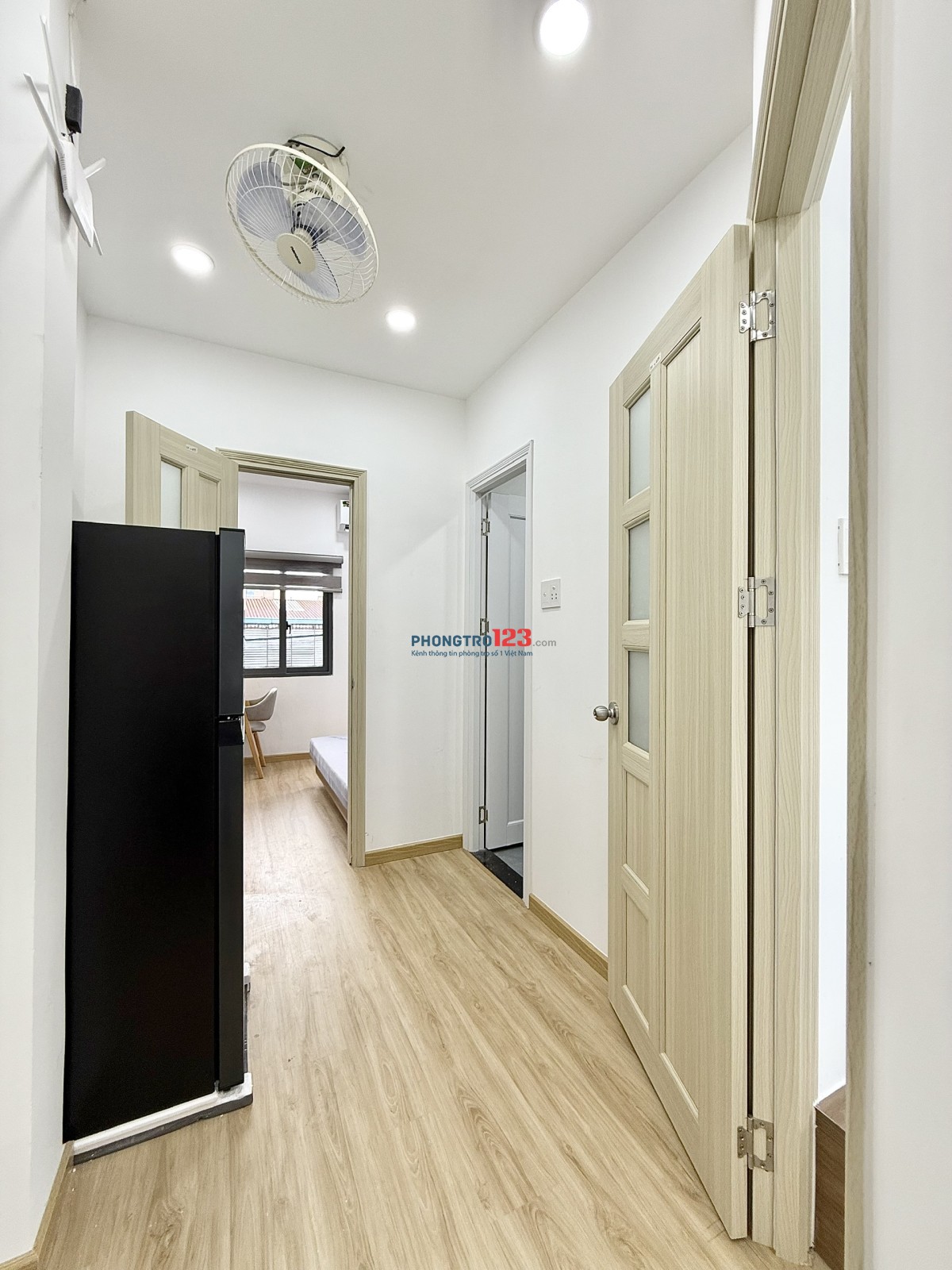Cho thuê căn hộ 2PN full nội thất – Ban công thoáng – Bến Vân Đồn, Q.4