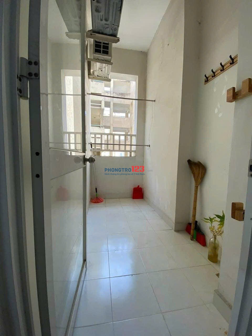 Chung cư Ngô Gia Tự, Hòa Hảo, Q10, 2PN, WC, 70m2, 10tr/tháng.