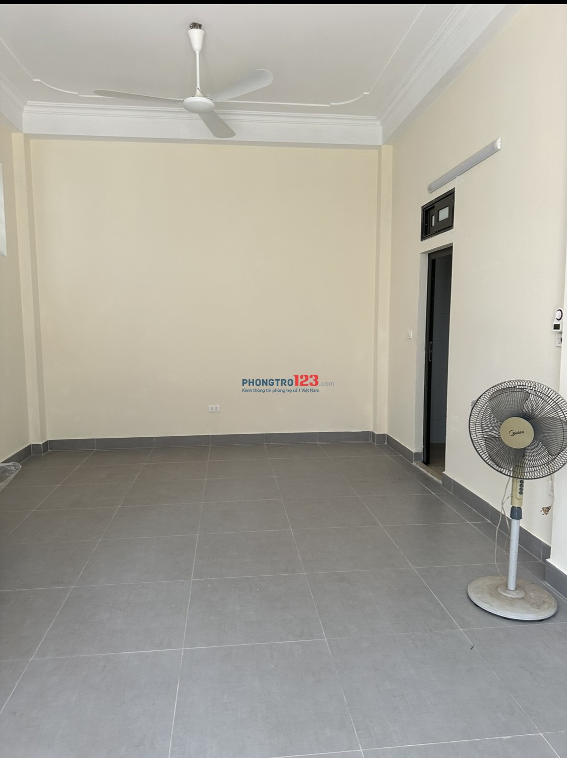 Cho thuê nhà mặt ngõ kinh doanh, văn phòng Hoàng Đạo Thành gần chợ, trường học.