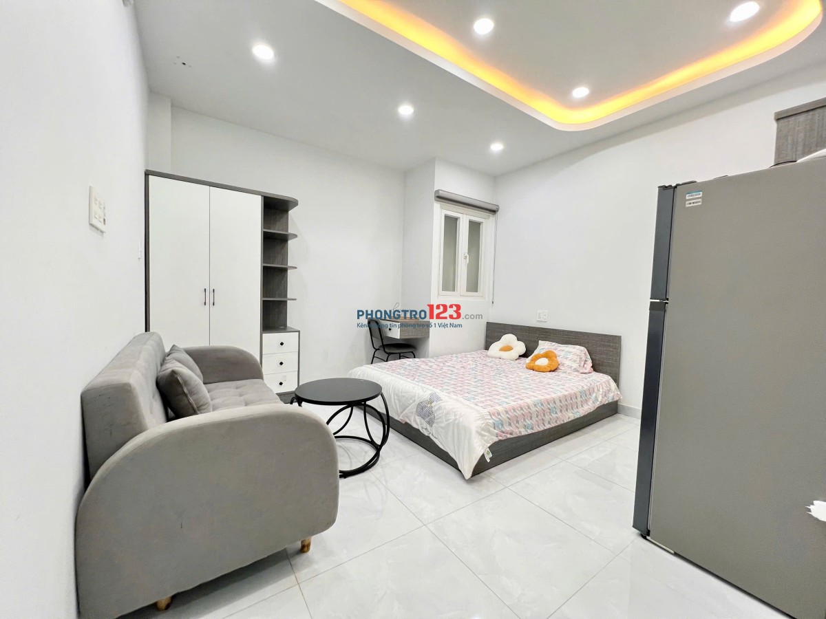 CĂN HỘ CHO THUÊ TẠI QUẬN 1 – FULL NỘI THẤT – BAN CÔNG RỘNG – GIÁ 5.5 TRIỆU