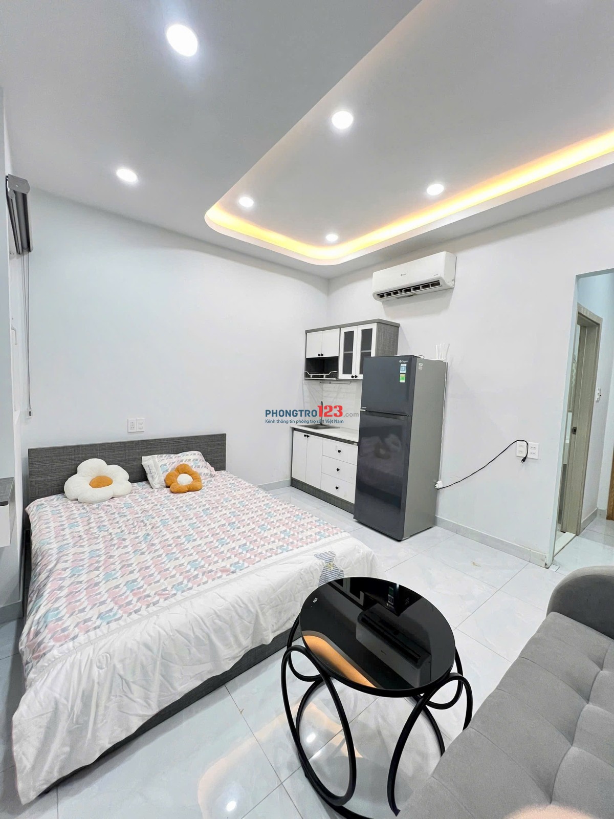 CĂN HỘ CHO THUÊ TẠI QUẬN 1 – FULL NỘI THẤT – BAN CÔNG RỘNG – GIÁ 5.5 TRIỆU