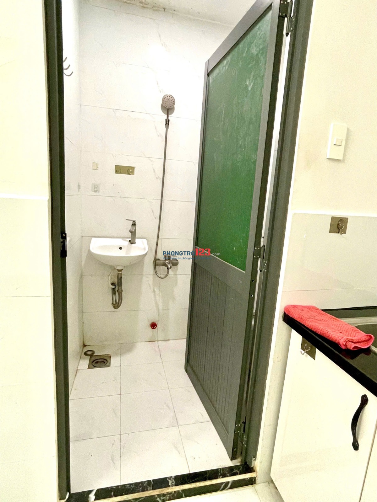 Phòng cho thuê sạch sẽ an ninh gần trường học siêu thị có nhiều tiện ích xung quanh