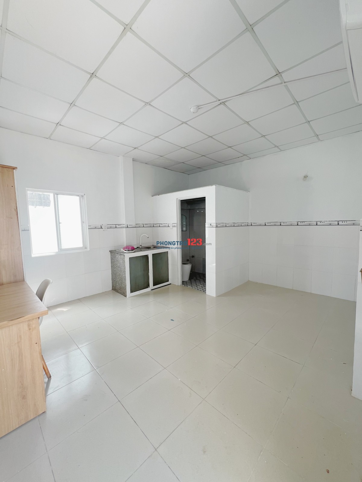 Phòng cửa sổ gần Đại Học Văn Hiến