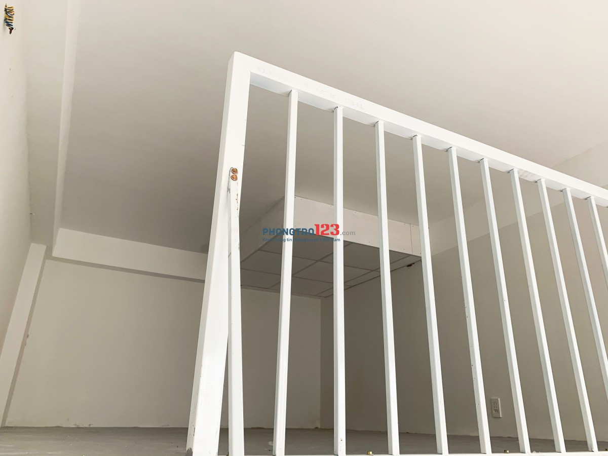 Cho thuê phòng 35m2 đường Phạm Văn Đồng Thủ Đức có máy lạnh