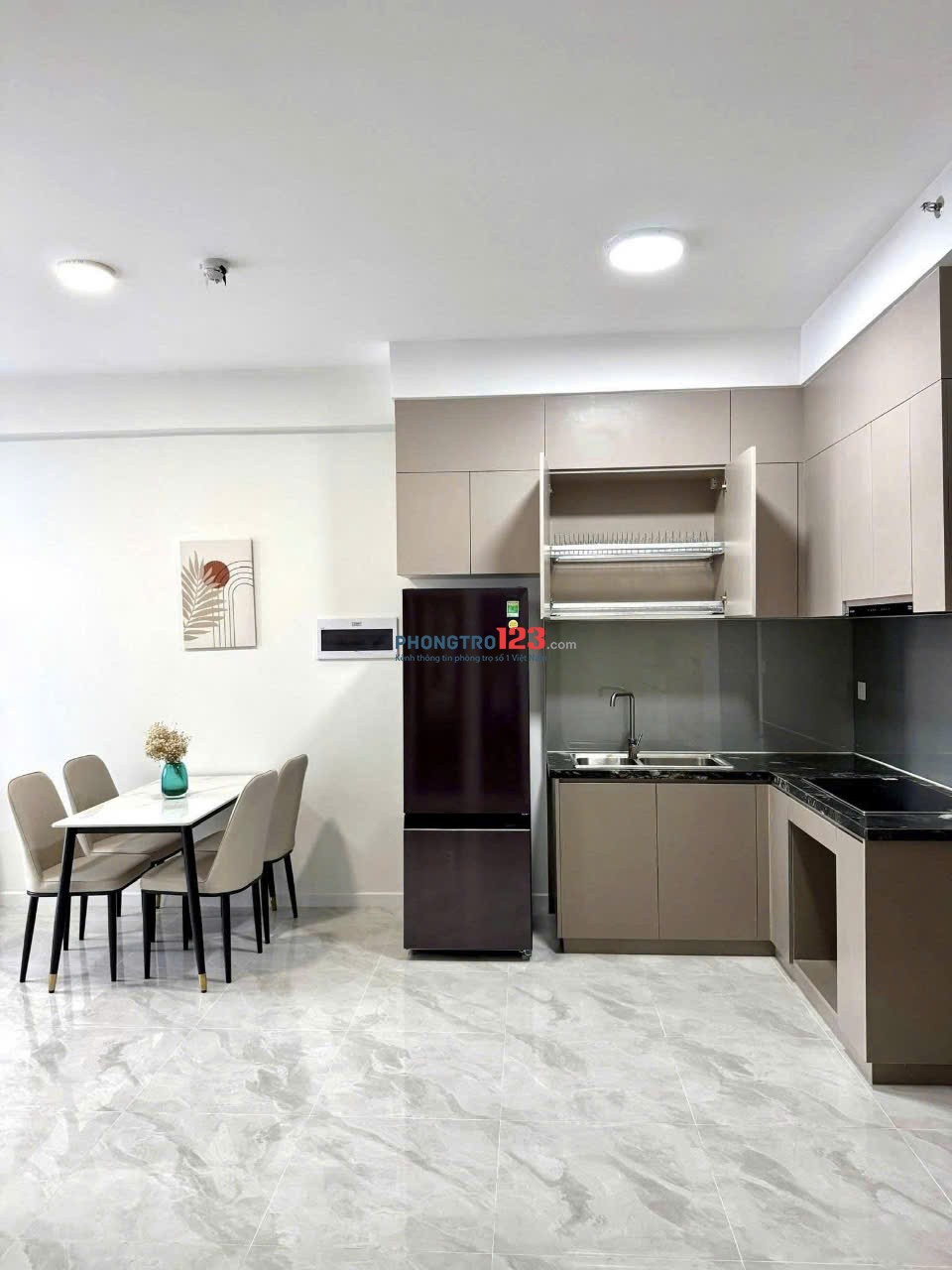 Chung cư CC Sky Center, Phổ Quang, TB: 2p ngủ rộng, 75m2, full nội thất 17tr/th