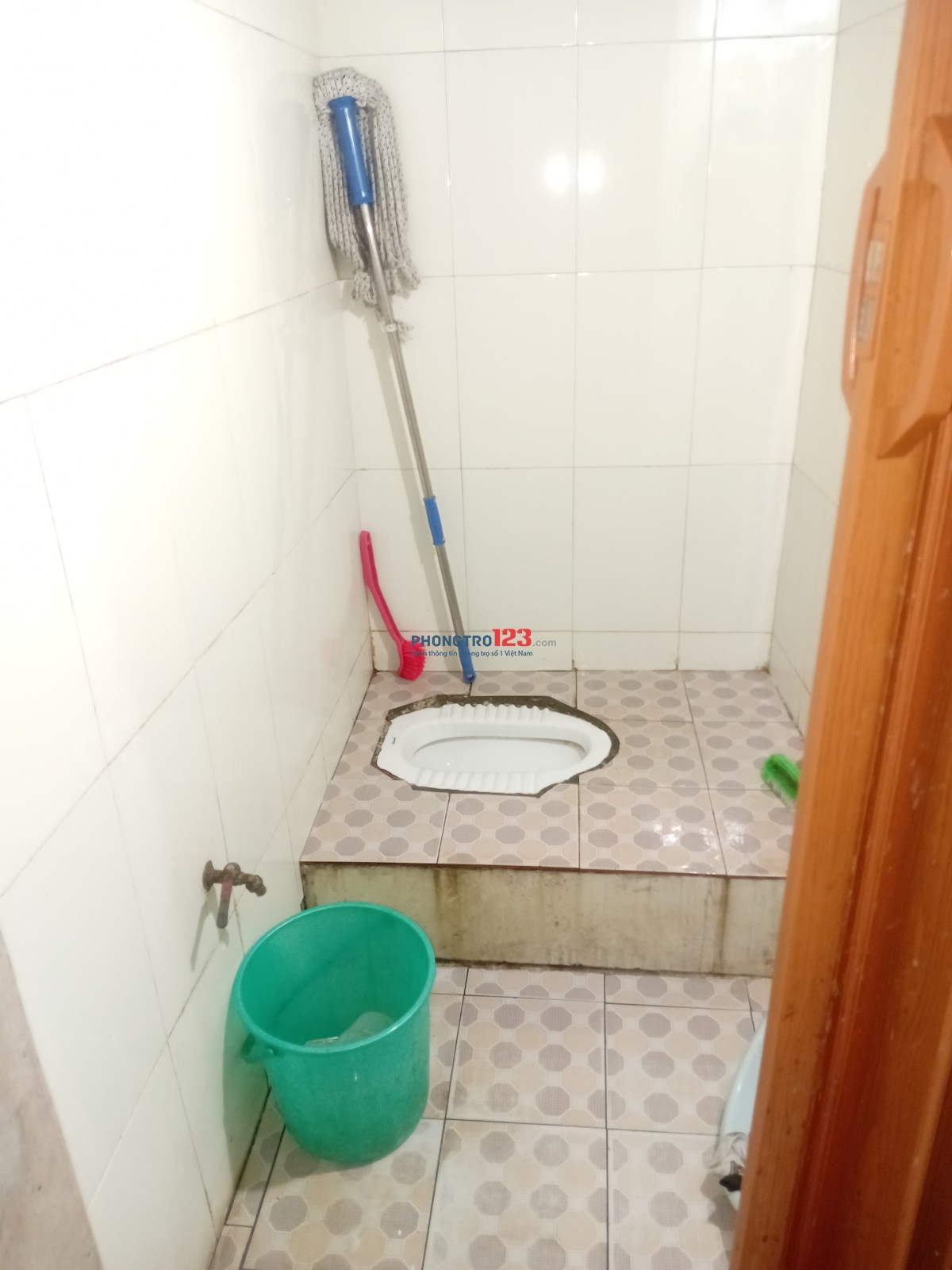 Tìm bạn ở ghép, giờ giấc tự do, wc riêng, có gác, có máy lạnh. Mình lái taxi nên đi suốt