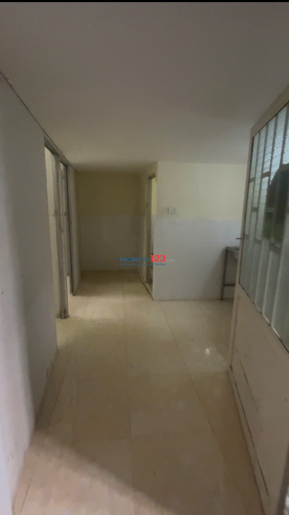 Còn 1 phòng đôi 40m2 (ngăn làm 2 phòng thích hợp cho các bạn ở nhómcòn 1 phòng 40m2 full nội thất