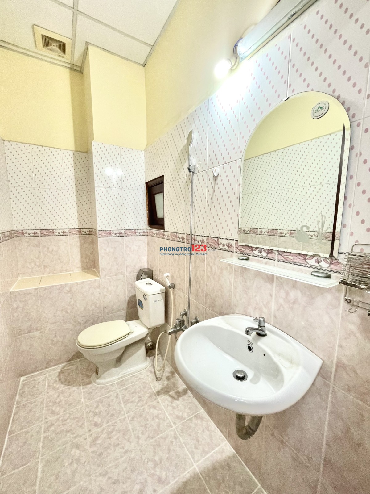 KTX PHÒNG 6 NGƯỜI NGAY 447 LÊ VĂN VIỆT - BAN CÔNG THOÁNG MÁT, TOILET RIÊNG, AN NINH 24/24, GIỜ GIẤC