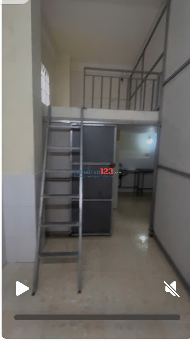 Còn 1 phòng đôi 40m2 (ngăn làm 2 phòng thích hợp cho các bạn ở nhómcòn 1 phòng 40m2 full nội thất