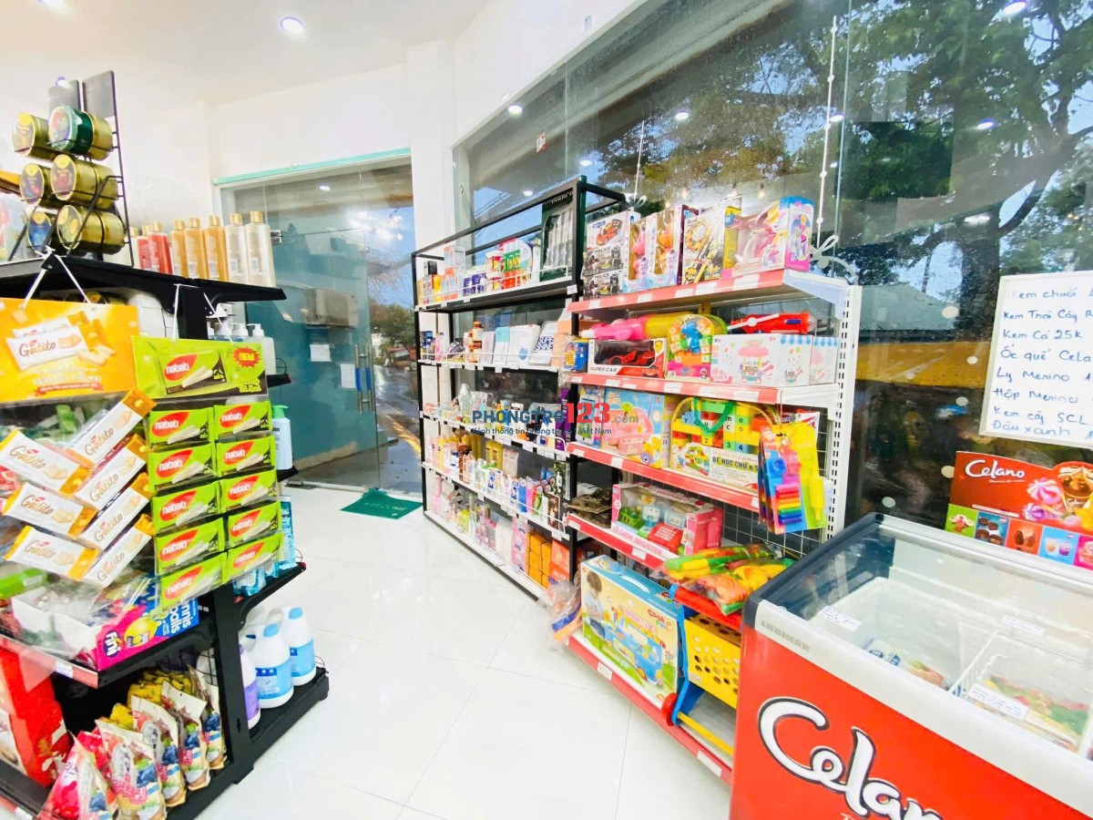 Mặt bằng 2 mặt tiền đường, đối diện công viên, nhà thi đấu đa năng.