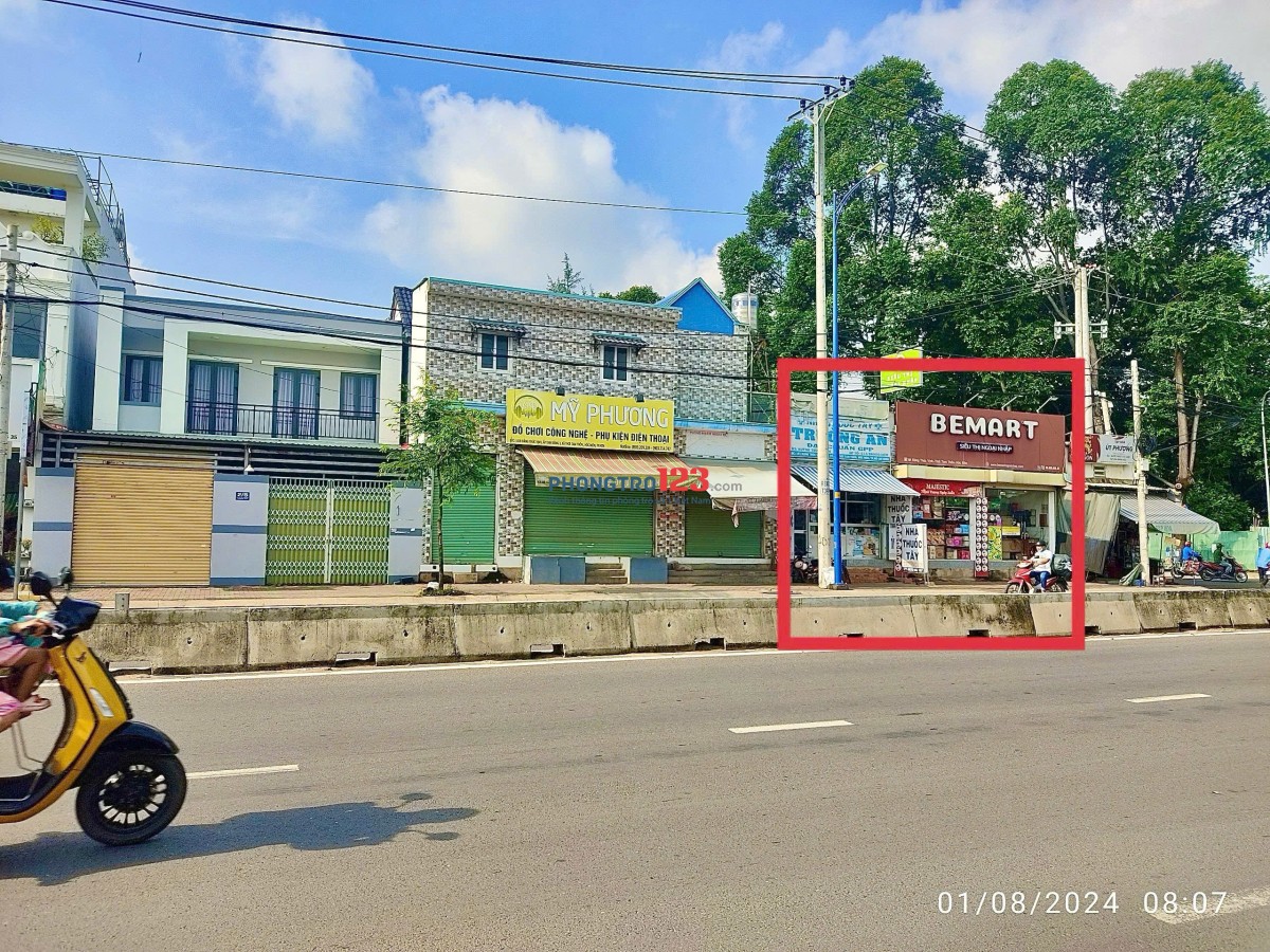 Mặt bằng 2 mặt tiền đường, đối diện công viên, nhà thi đấu đa năng.