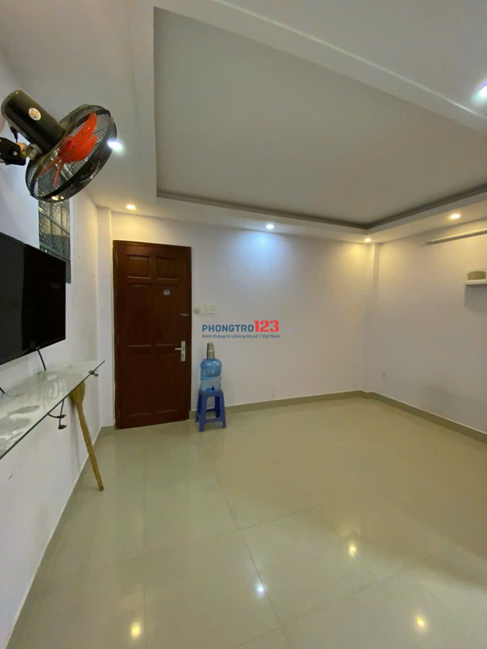 Cần tìm 1 nữ ở ghép trong phòng rộng 30m2 tại CMT8, quận 10