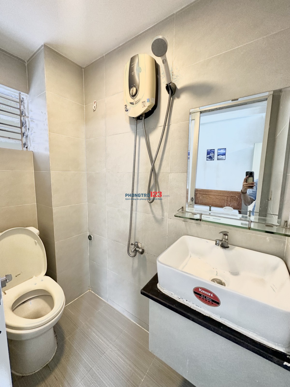 Phòng ban công riêng gần cầu Công Lý Quận 3