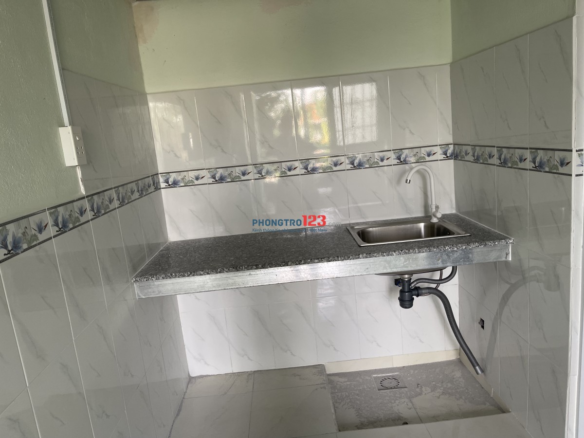 Cho thuê phòng 25m2 mới xây 100%, có gác lững tại 492 Ca Văn Thỉnh, p Ph
