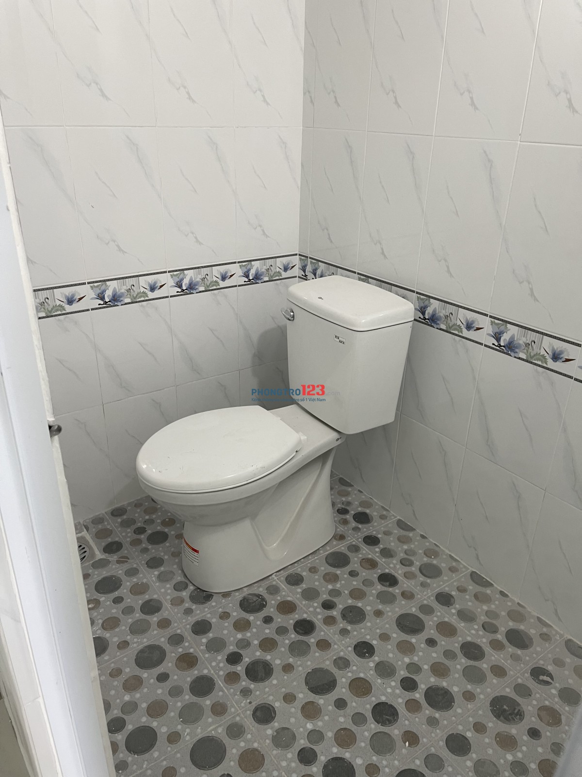 Cho thuê phòng 25m2 mới xây 100%, có gác lững tại 492 Ca Văn Thỉnh, p Ph
