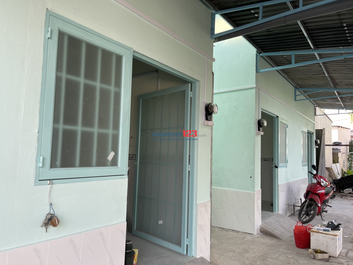 Cho thuê phòng 25m2 mới xây 100%, có gác lững tại 492 Ca Văn Thỉnh, p Ph